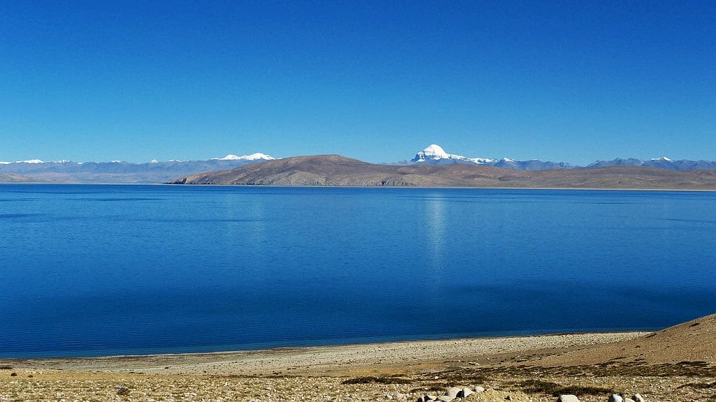 Lake Manasarovar in Tibet - Scenic View