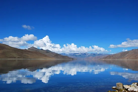 Yamdrok Lake in Tibet - Reflection