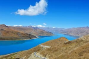 Yamdrok Yumtso Lake in Tibet