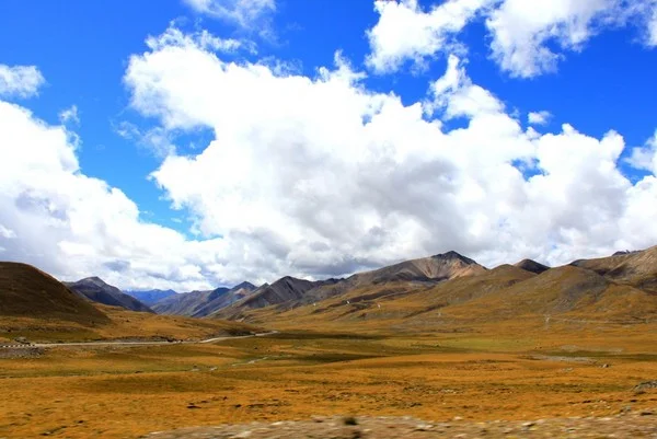 Mountains in Tibet vast land