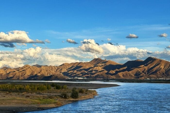 Yarlung Tsangpu River on your 4-day Lhasa group tour