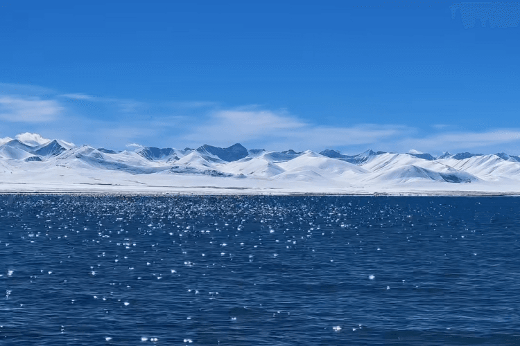 Namtso Lake high-altitude waters in 10-day Everest-Namtso group tour Tibet